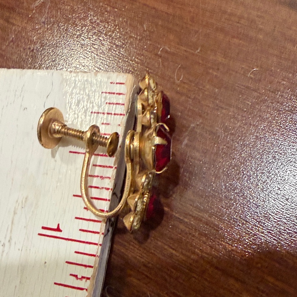 Vintage Ruby and Gold Flower Clip Earrings - Picture 3 of 4